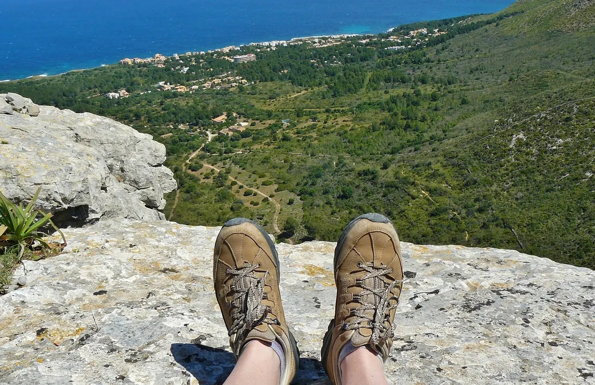 Hiking Boots vs. Trail Runners: Which Should You Wear on Rocky Trails?